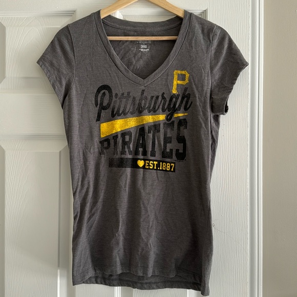 Pittsburgh Pirates V-Neck Tee - Size Large - Picture 1 of 2